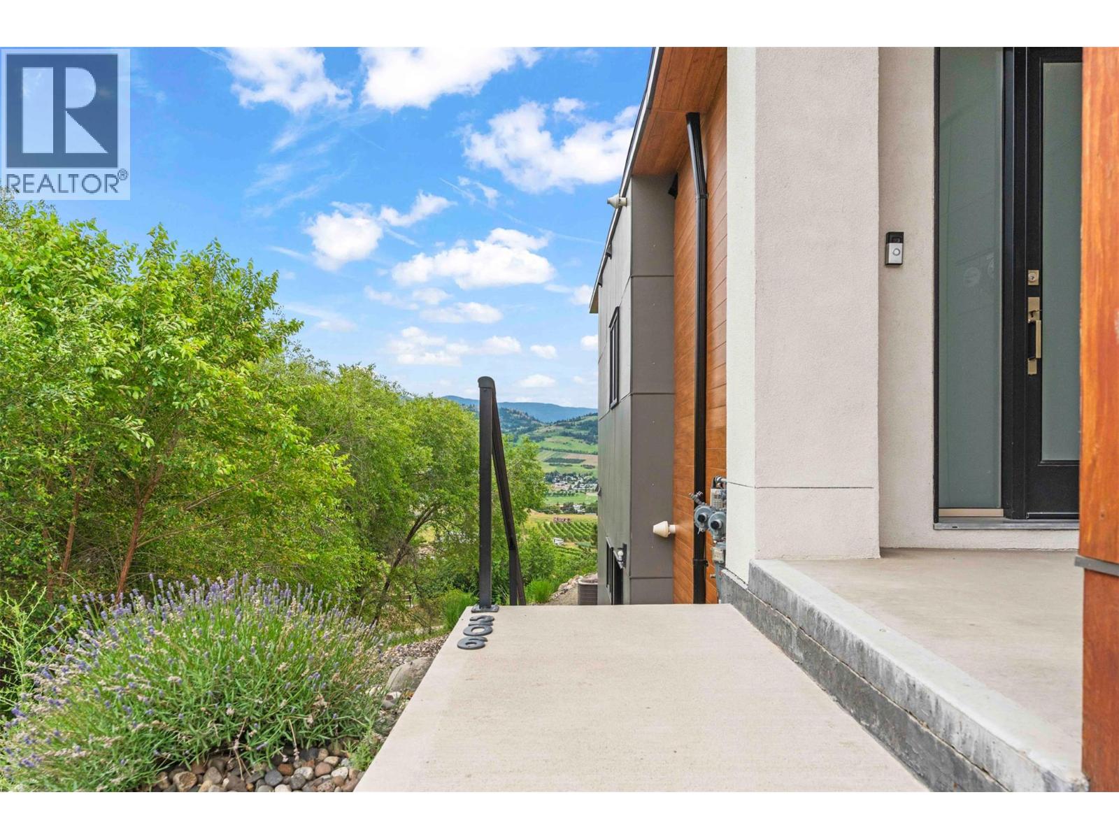 206 Vineyard Way, Vernon, British Columbia  V1H 1Z7 - Photo 7 - 10389059
