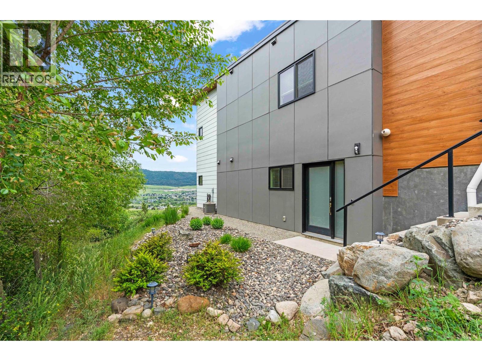 206 Vineyard Way, Vernon, British Columbia  V1H 1Z7 - Photo 8 - 10389059