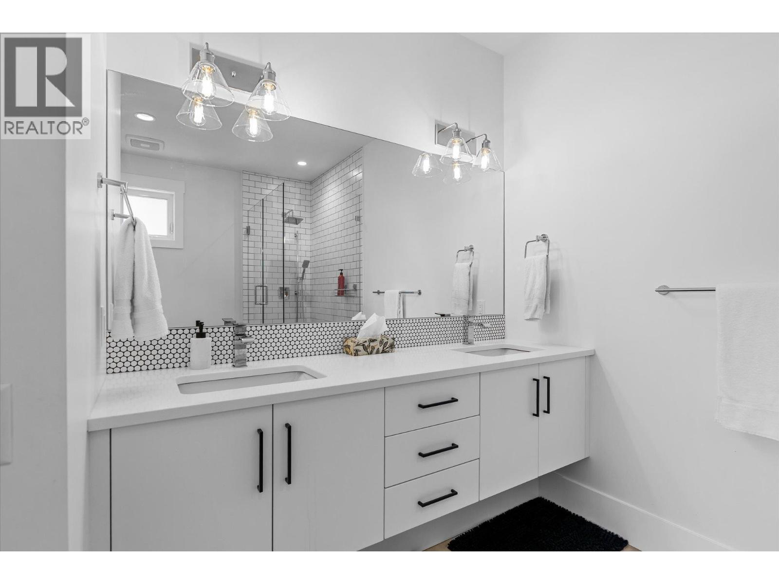185 Diamond Way, Vernon, British Columbia  V1H 0A2 - Photo 29 - 10389247