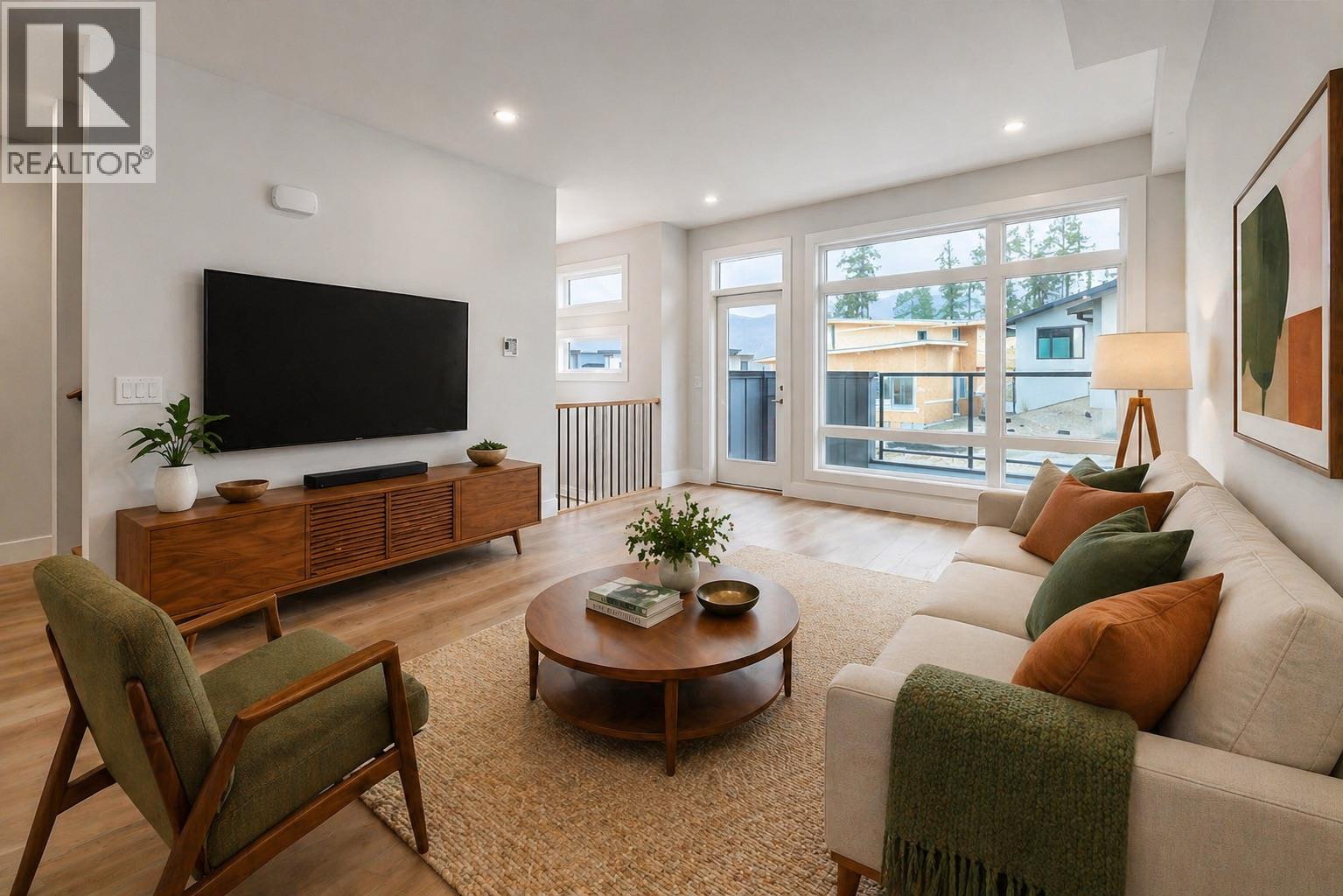 3425 Hilltown Drive Unit# 5, Kelowna, British Columbia  V1V 2B5 - Photo 3 - 10389481