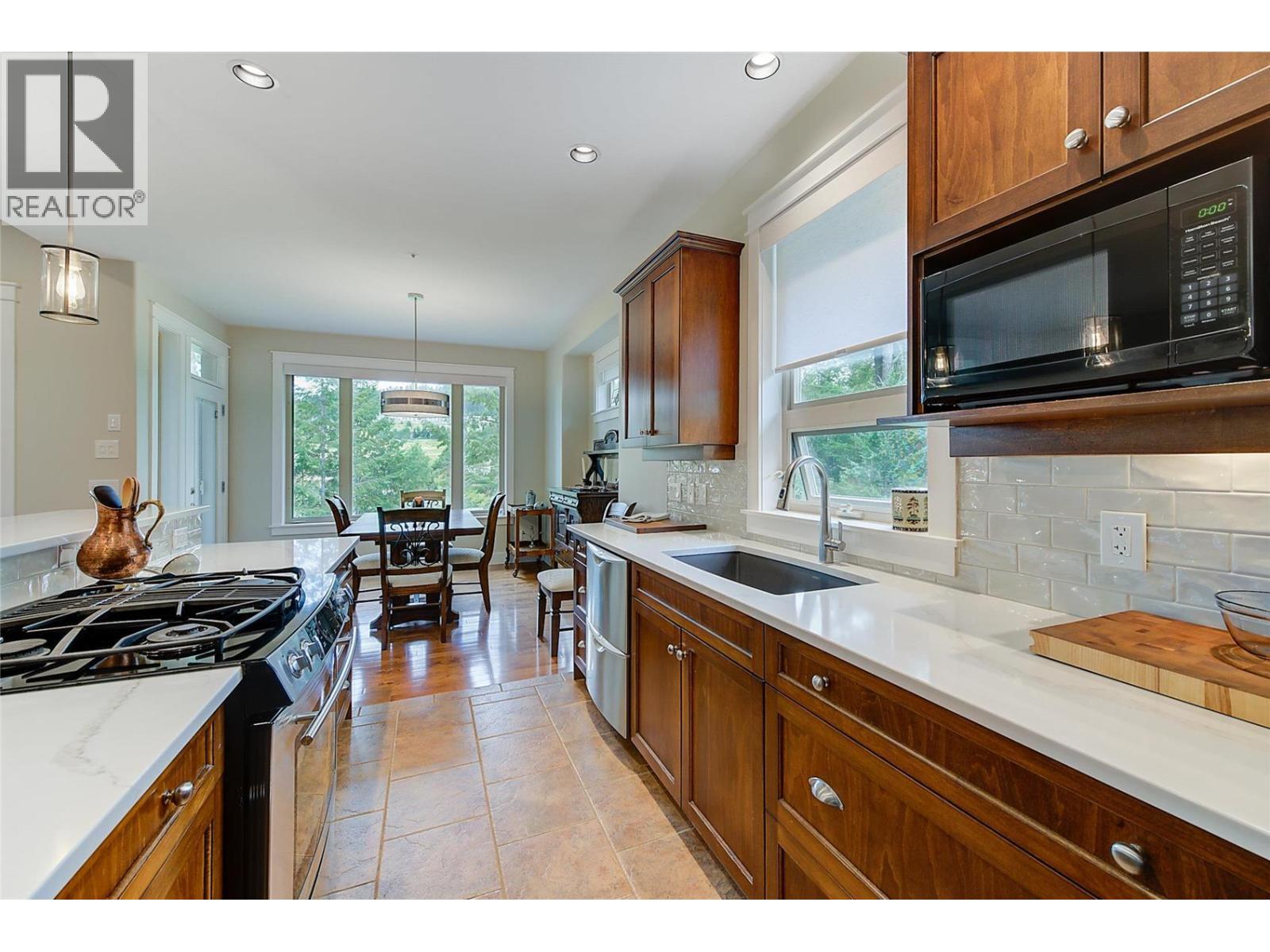 210 Dormie Place, Vernon, British Columbia  V1H 1Y5 - Photo 19 - 10389446