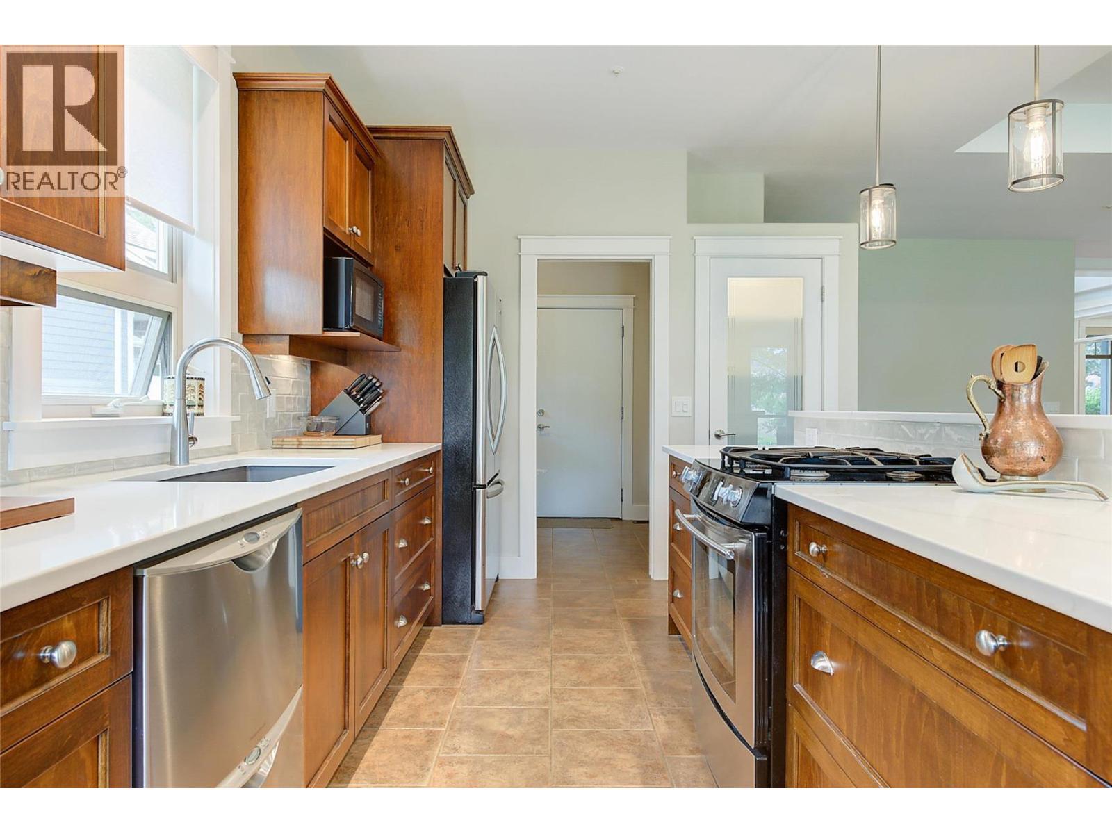 210 Dormie Place, Vernon, British Columbia  V1H 1Y5 - Photo 21 - 10389446