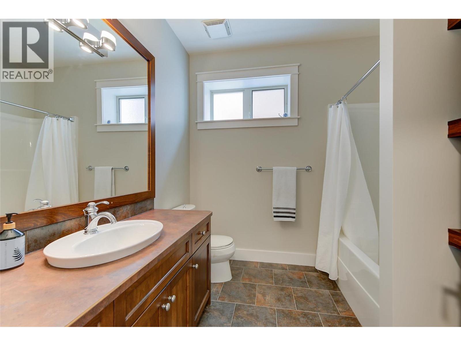 210 Dormie Place, Vernon, British Columbia  V1H 1Y5 - Photo 60 - 10389446