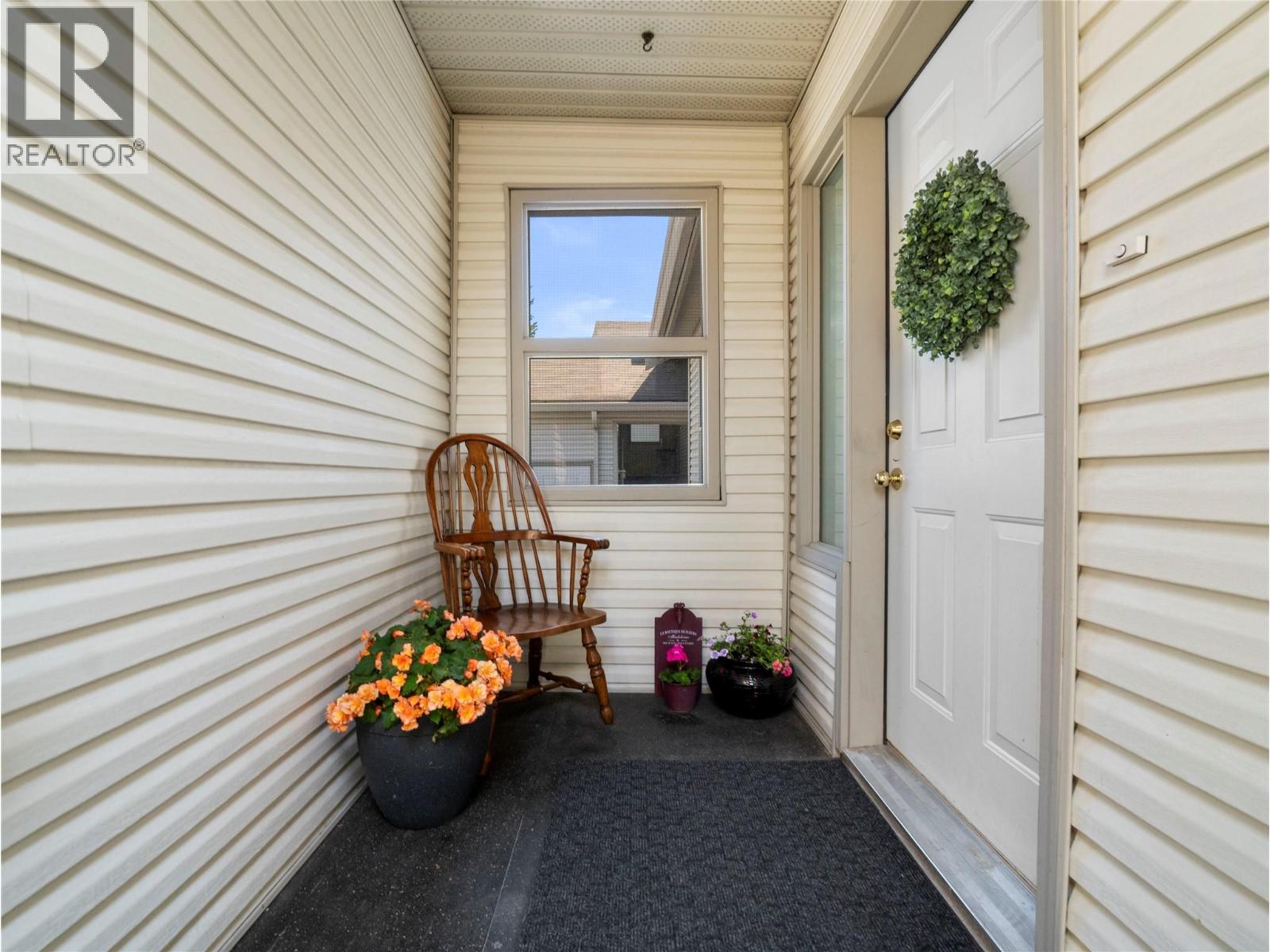 171 17 Street Se Unit# 14, Salmon Arm, British Columbia  V1E 1P8 - Photo 2 - 10389133