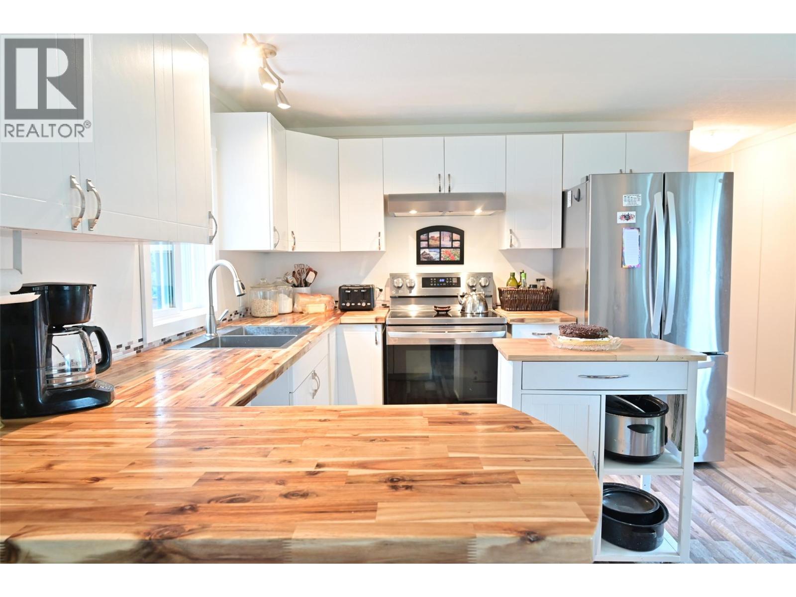 3350 10 Avenue Ne Lot# 61, Salmon Arm, British Columbia  V1E 1J6 - Photo 1 - 10389024