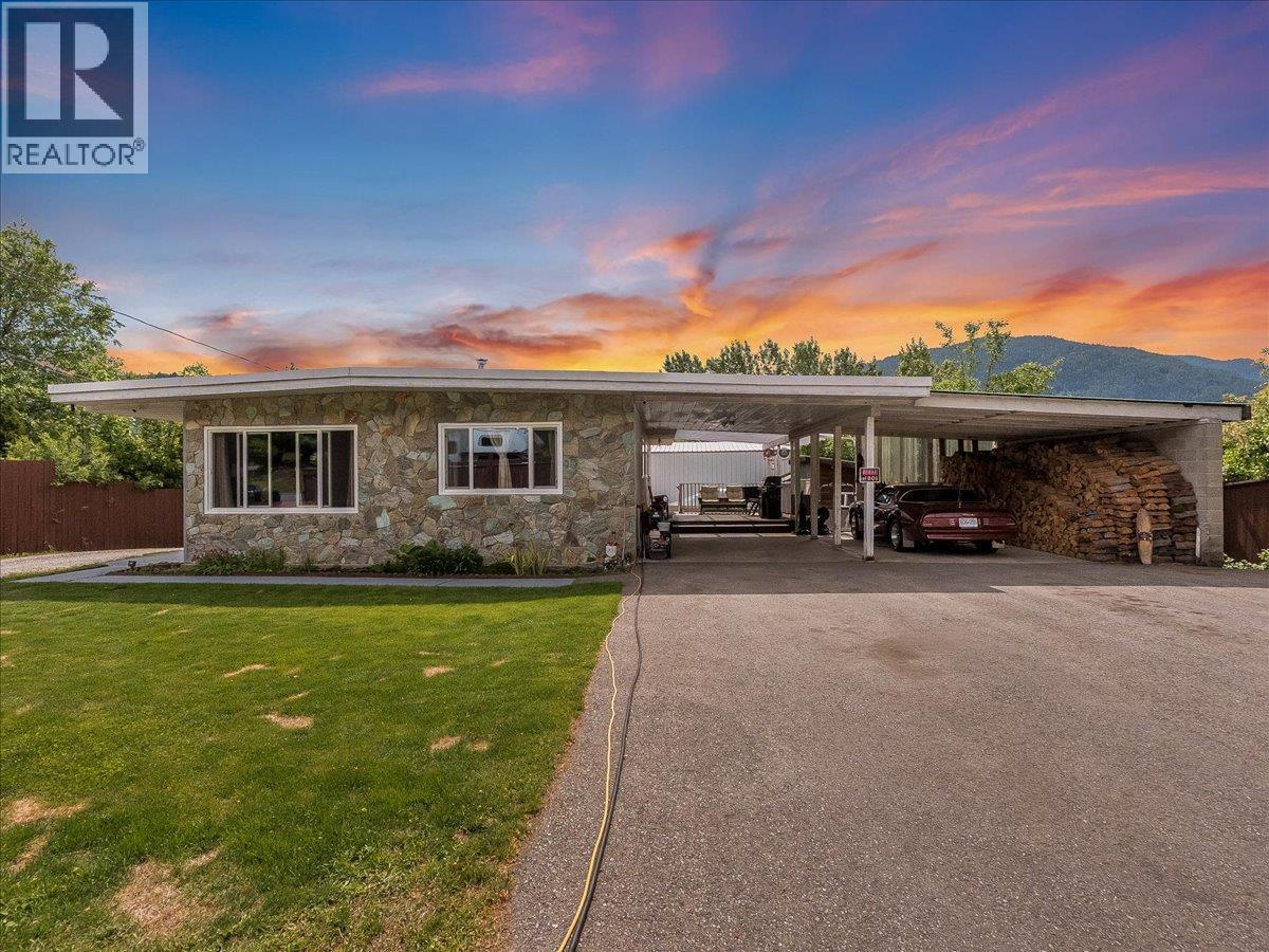 609 201st Avenue, castlegar, British Columbia
