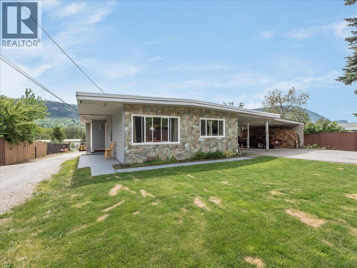 609 201st Avenue, Castlegar, British Columbia  V1N 3R1 - Photo 10 - 10389299
