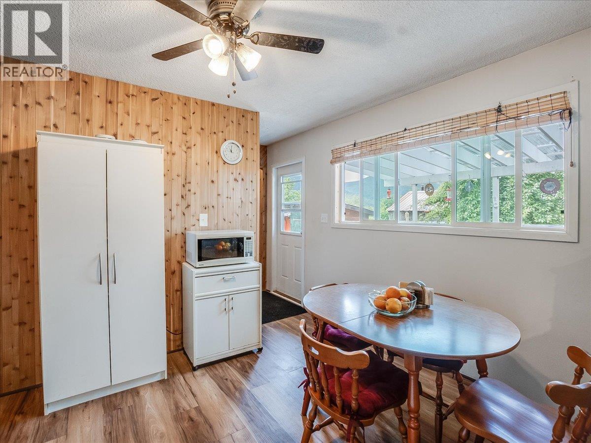 609 201st Avenue, Castlegar, British Columbia  V1N 3R1 - Photo 15 - 10389299