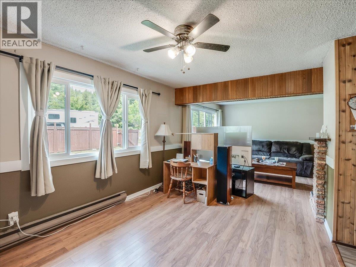 609 201st Avenue, Castlegar, British Columbia  V1N 3R1 - Photo 21 - 10389299