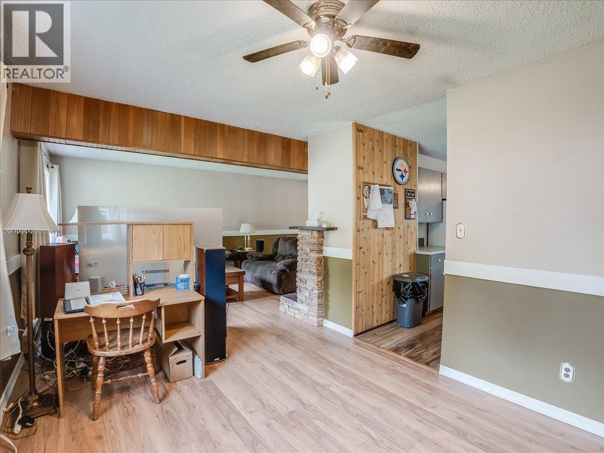 609 201st Avenue, Castlegar, British Columbia  V1N 3R1 - Photo 22 - 10389299