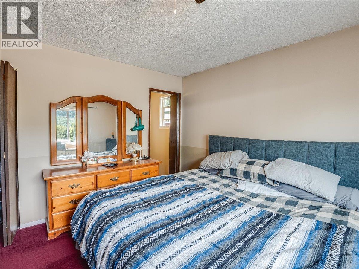 609 201st Avenue, Castlegar, British Columbia  V1N 3R1 - Photo 28 - 10389299