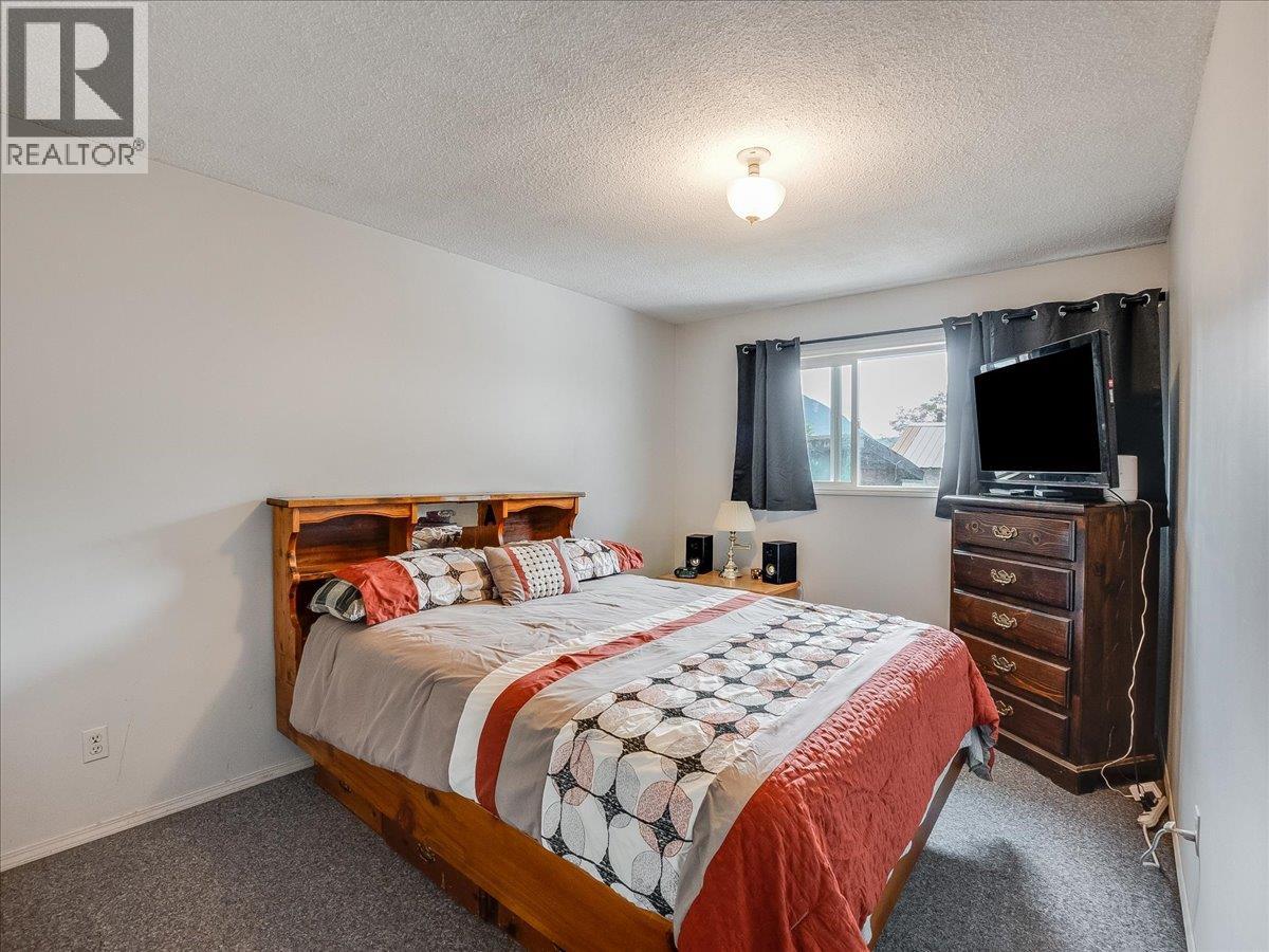 609 201st Avenue, Castlegar, British Columbia  V1N 3R1 - Photo 31 - 10389299
