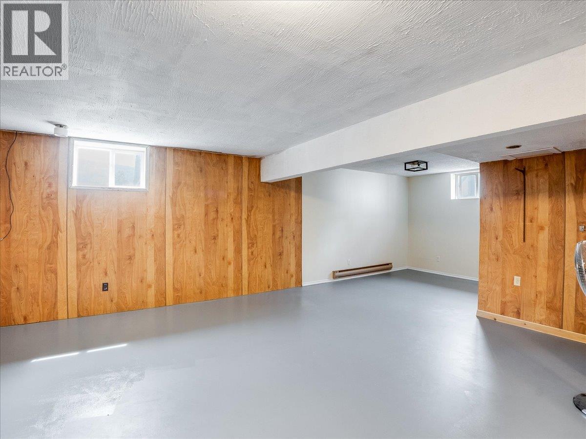 609 201st Avenue, Castlegar, British Columbia  V1N 3R1 - Photo 38 - 10389299