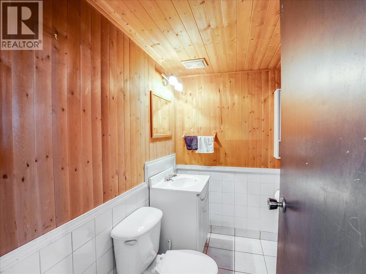 609 201st Avenue, Castlegar, British Columbia  V1N 3R1 - Photo 45 - 10389299