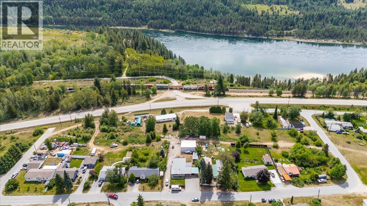 609 201st Avenue, Castlegar, British Columbia  V1N 3R1 - Photo 48 - 10389299