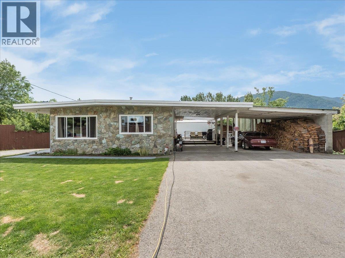 609 201st Avenue, Castlegar, British Columbia  V1N 3R1 - Photo 49 - 10389299