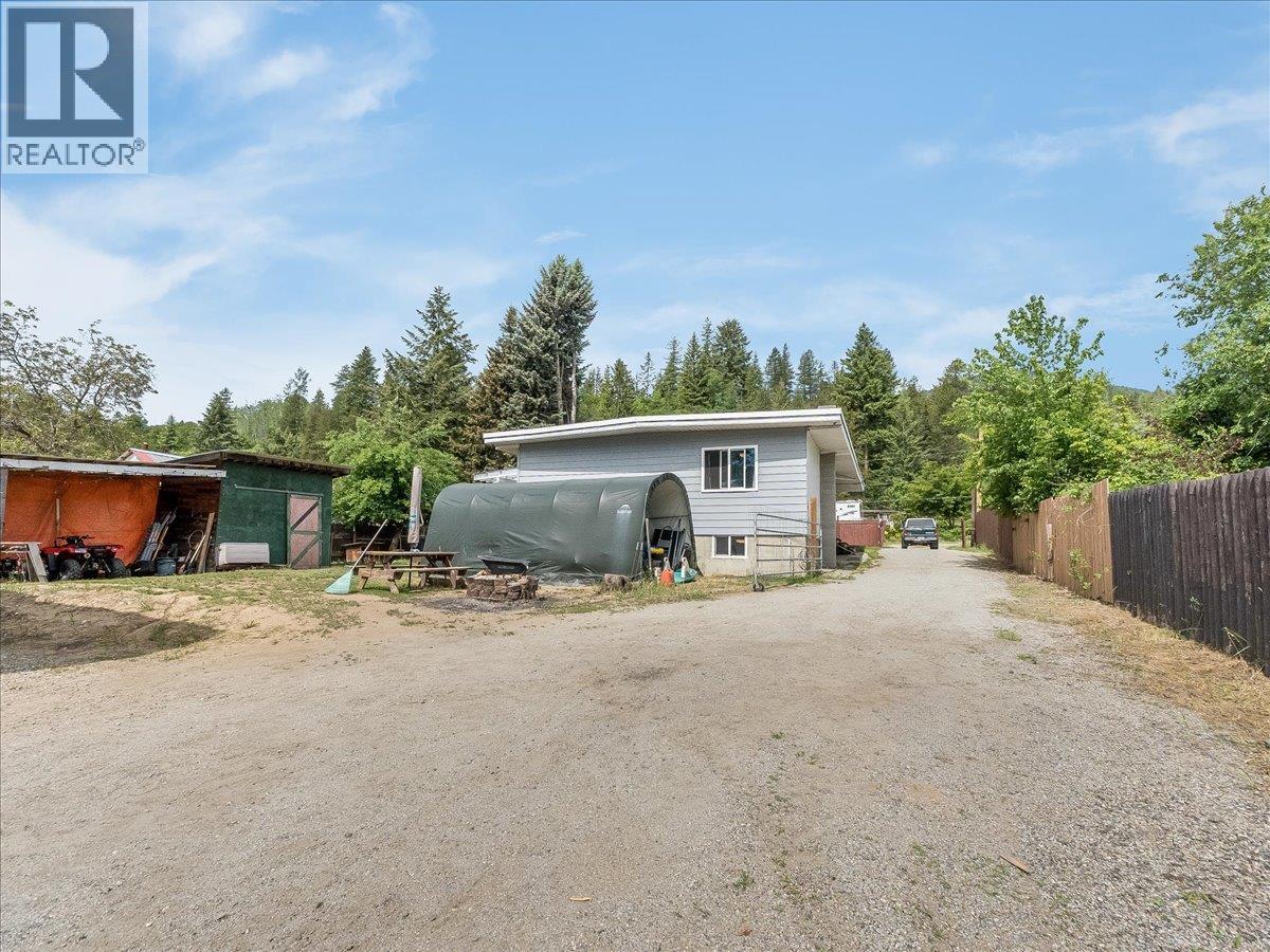 609 201st Avenue, Castlegar, British Columbia  V1N 3R1 - Photo 56 - 10389299
