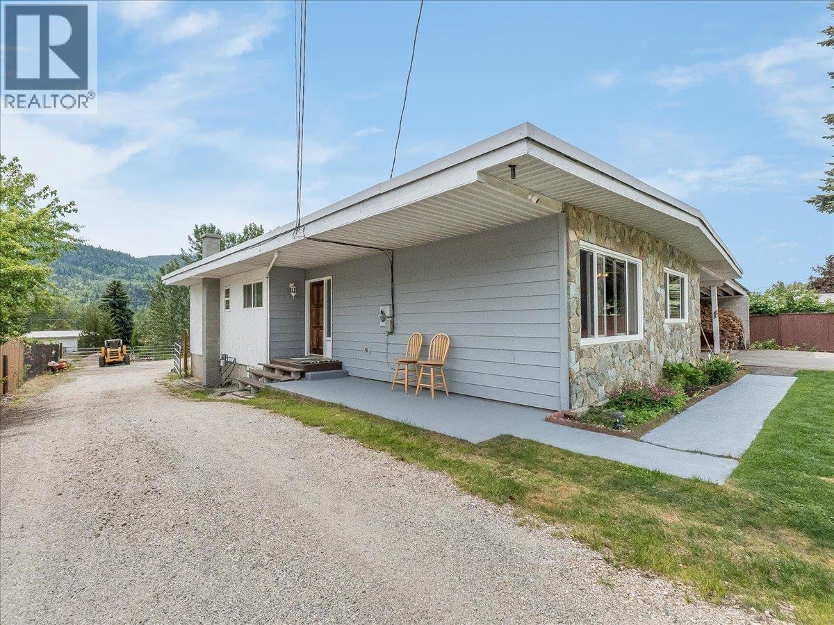 609 201st Avenue, Castlegar, British Columbia  V1N 3R1 - Photo 7 - 10389299