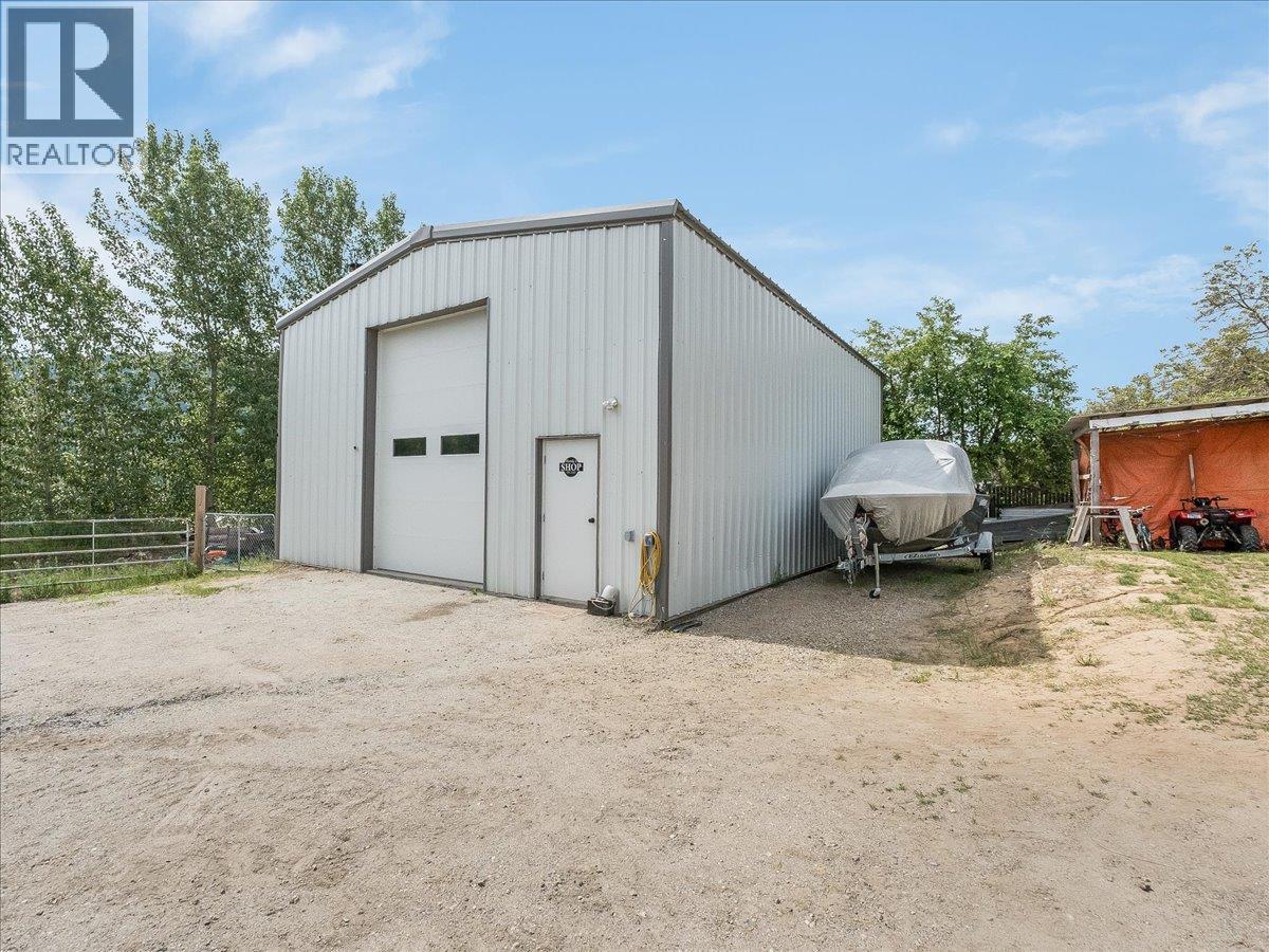 609 201st Avenue, Castlegar, British Columbia  V1N 3R1 - Photo 9 - 10389299