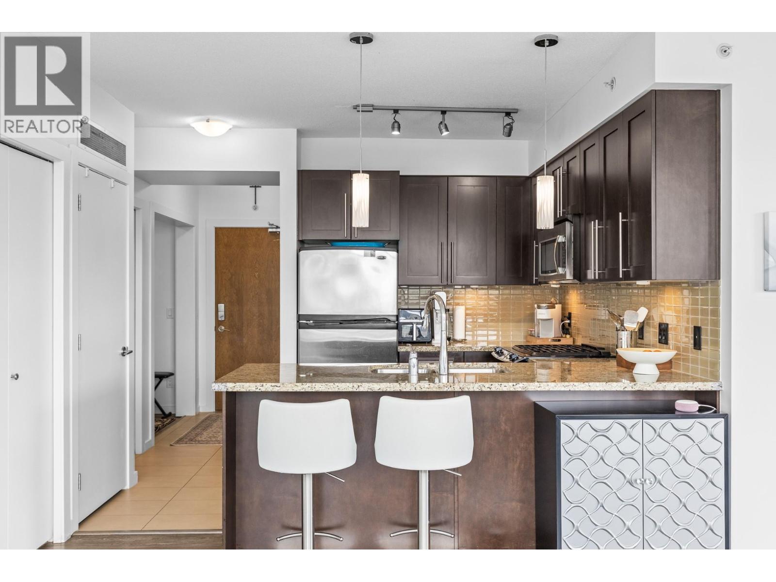 1075 Sunset Drive Unit# 702, Kelowna, British Columbia  V1Y 9Y9 - Photo 9 - 10389153