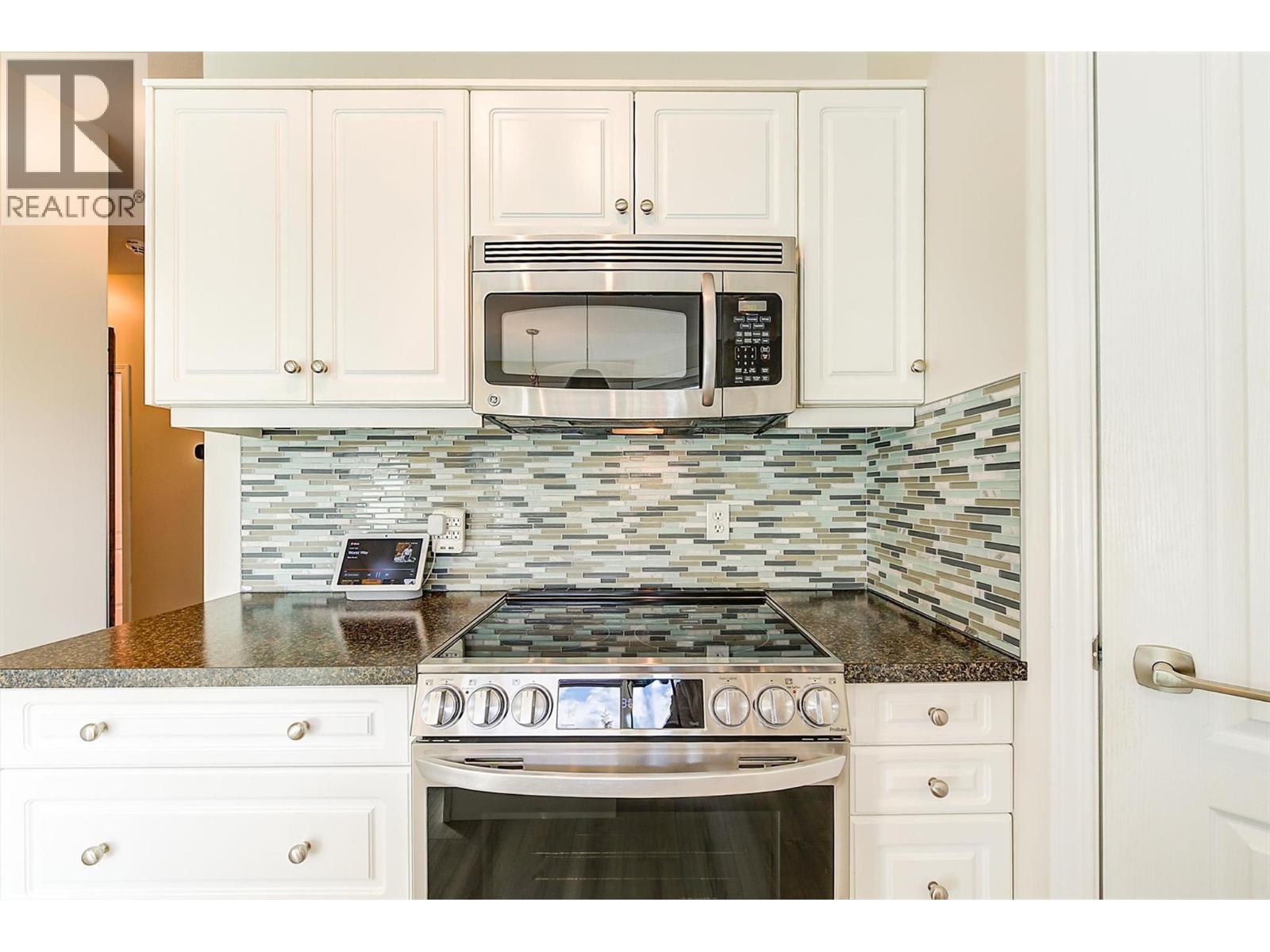 2083 Rosefield Drive, West Kelowna, British Columbia  V1Z 3Y8 - Photo 10 - 10389396