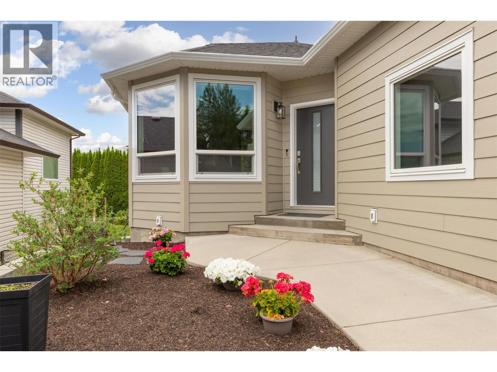 2083 Rosefield Drive, West Kelowna, British Columbia  V1Z 3Y8 - Photo 2 - 10389396