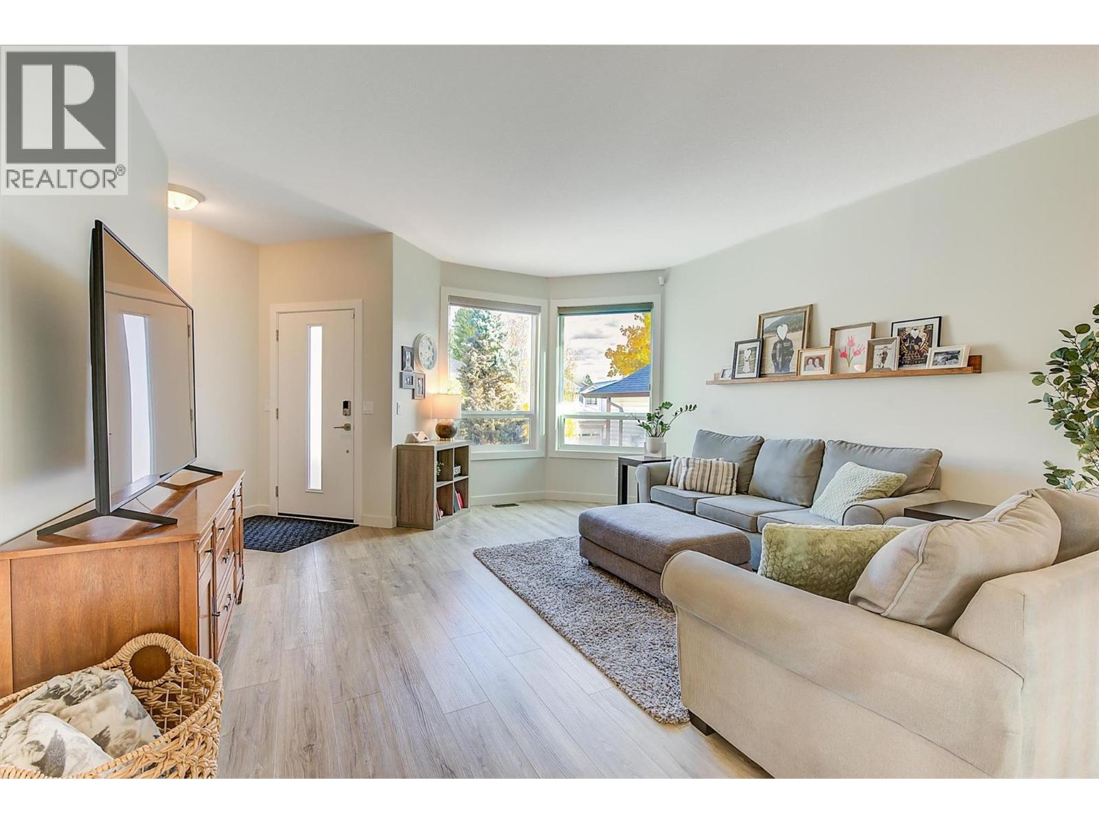 2083 Rosefield Drive, West Kelowna, British Columbia  V1Z 3Y8 - Photo 4 - 10389396