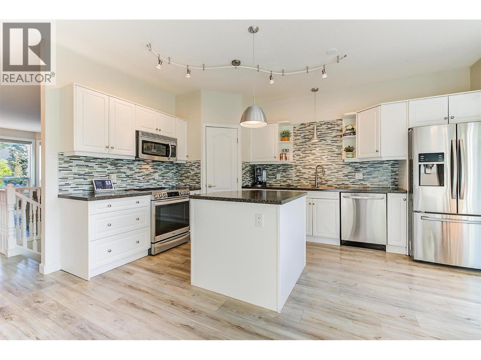 2083 Rosefield Drive, West Kelowna, British Columbia  V1Z 3Y8 - Photo 7 - 10389396