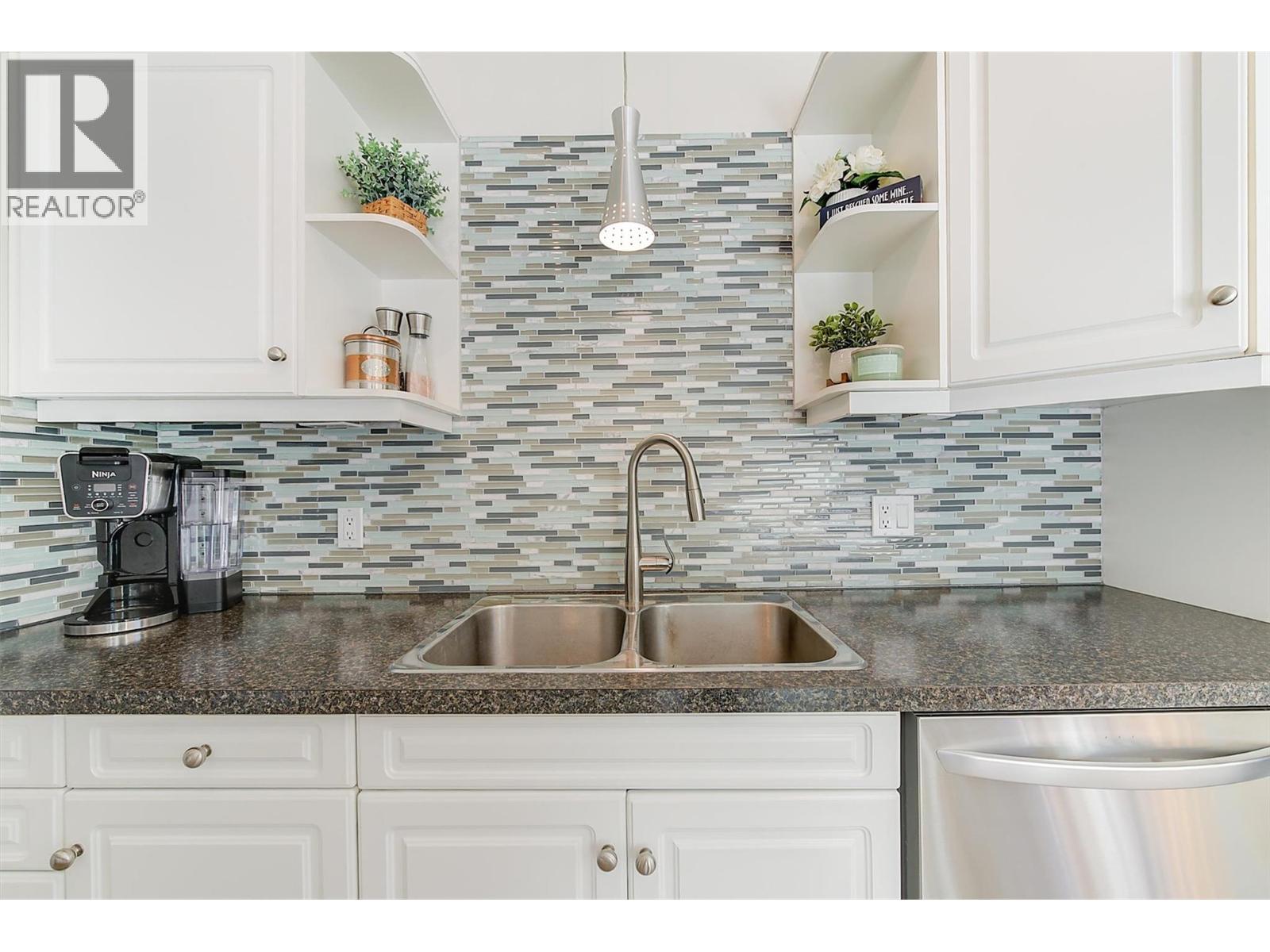 2083 Rosefield Drive, West Kelowna, British Columbia  V1Z 3Y8 - Photo 9 - 10389396