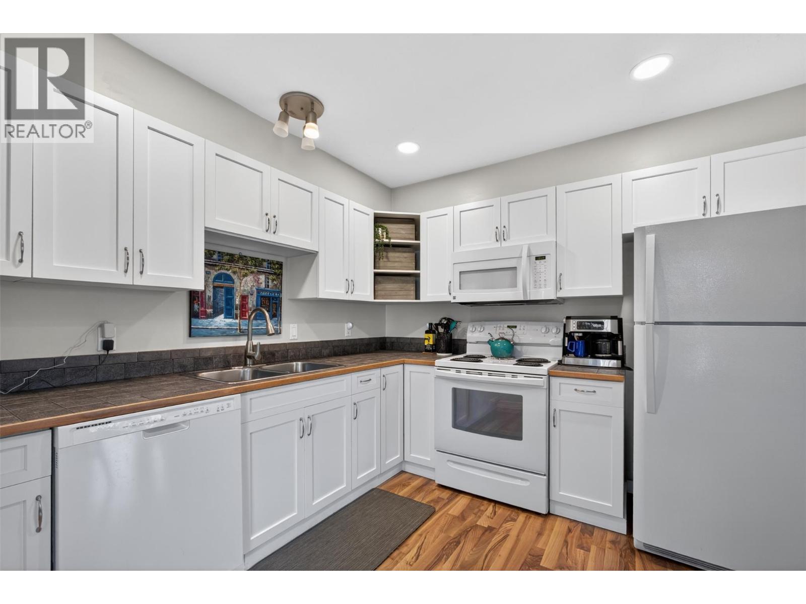 156 Ritchie Court, Kelowna, British Columbia  V1V 1Z2 - Photo 8 - 10387970