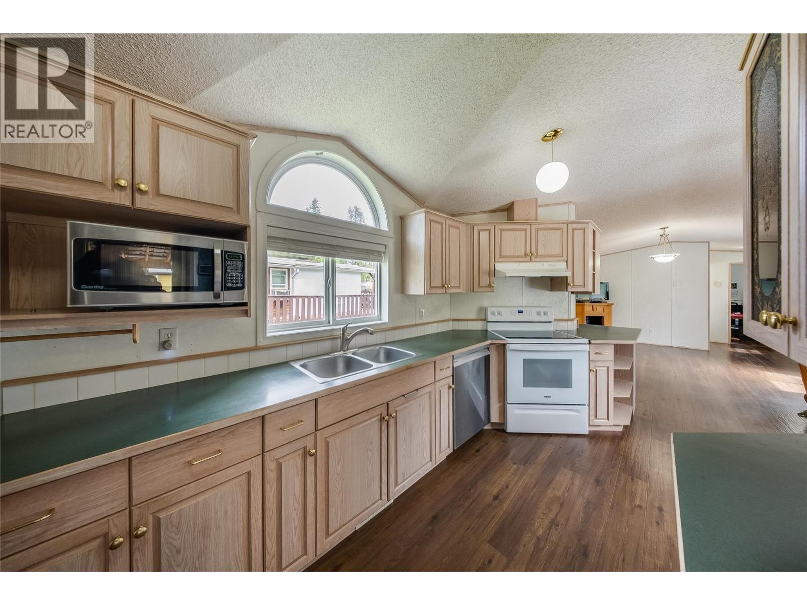 500 16th Avenue Unit# 54, Genelle, British Columbia  V0G 1G0 - Photo 3 - 10389503