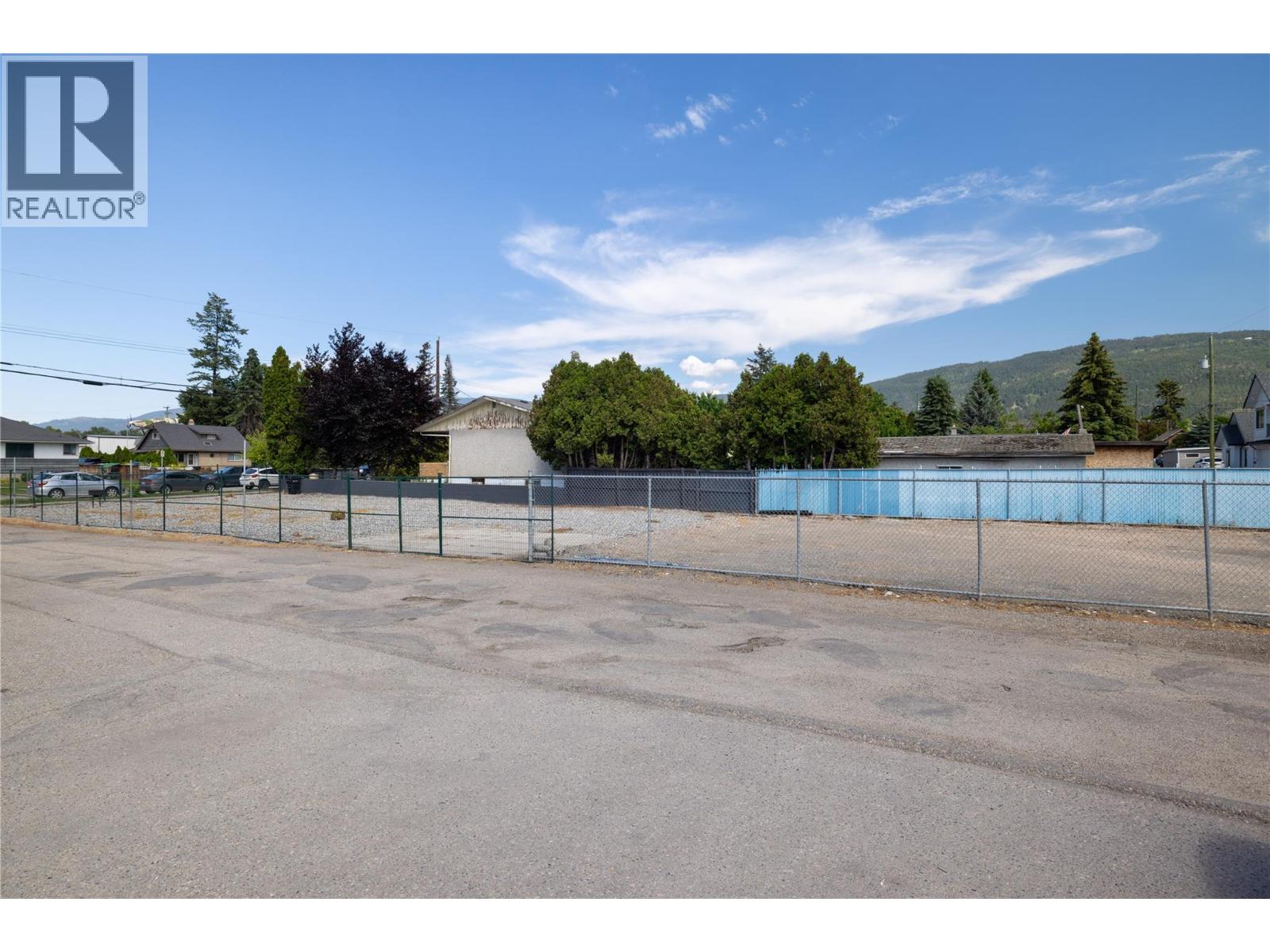 2602 45th Avenue, Vernon, British Columbia  V1T 3N3 - Photo 3 - 10389408