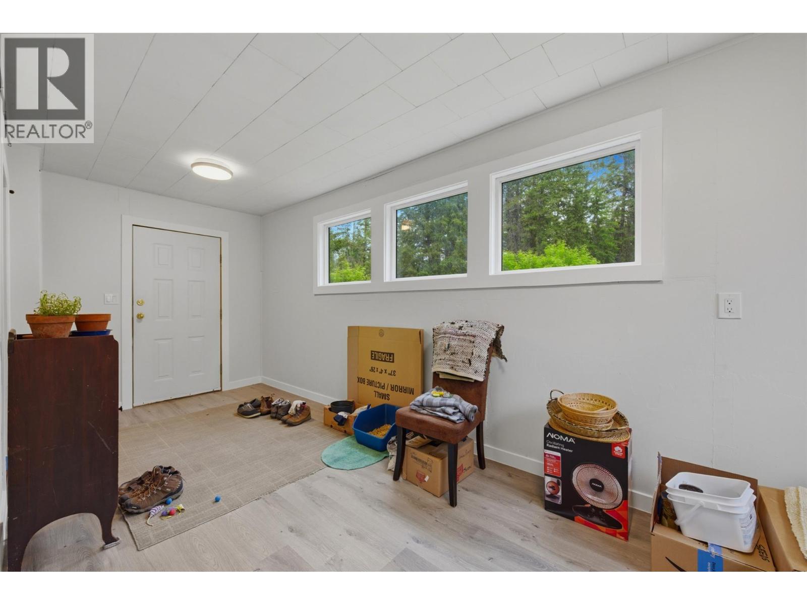 1394 6 Highway, Cherryville, British Columbia  V0E 2G1 - Photo 13 - 10389382