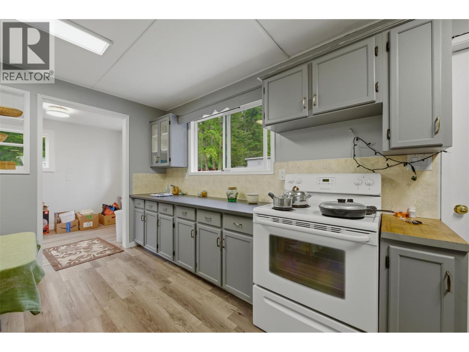 1394 6 Highway, Cherryville, British Columbia  V0E 2G1 - Photo 19 - 10389382