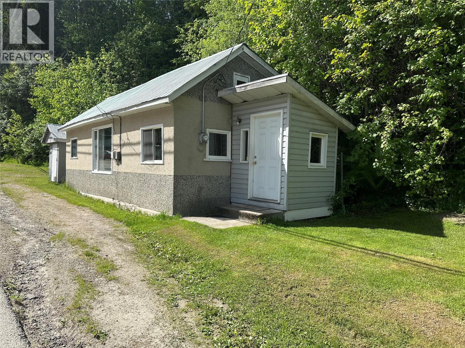 2404 Perrier Road, Nelson, British Columbia  V1L 6Y9 - Photo 3 - 10389289