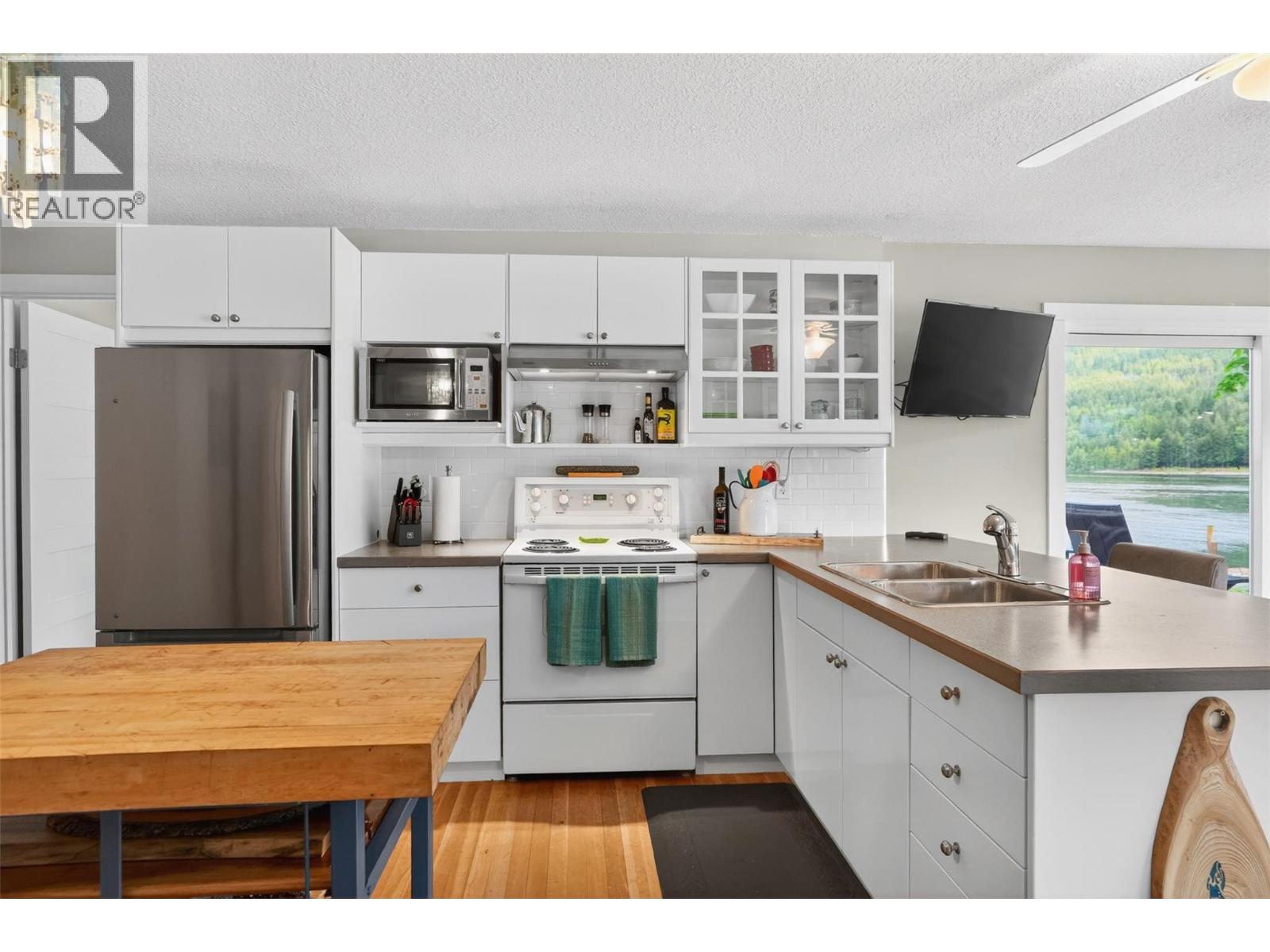 8110 & 8120 Busk Road, Balfour, British Columbia  V0G 1C0 - Photo 10 - 10389011