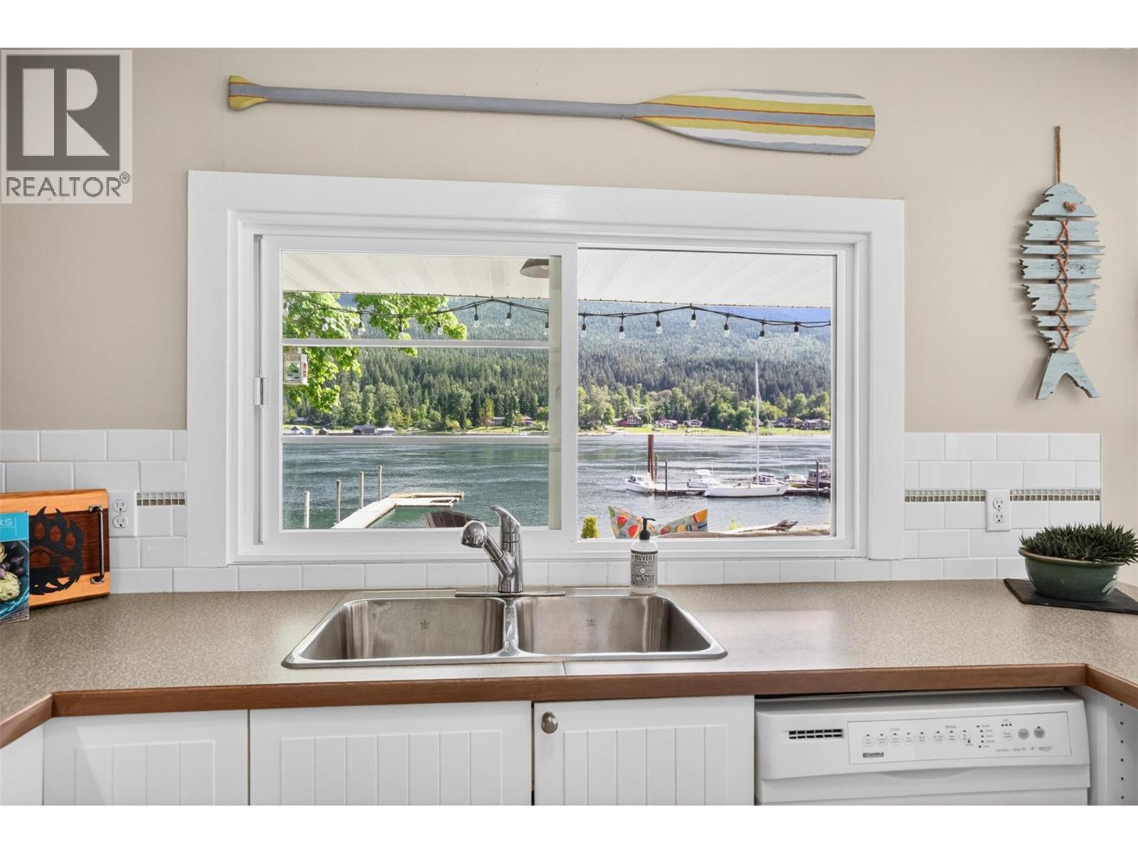 8110 & 8120 Busk Road, Balfour, British Columbia  V0G 1C0 - Photo 34 - 10389011