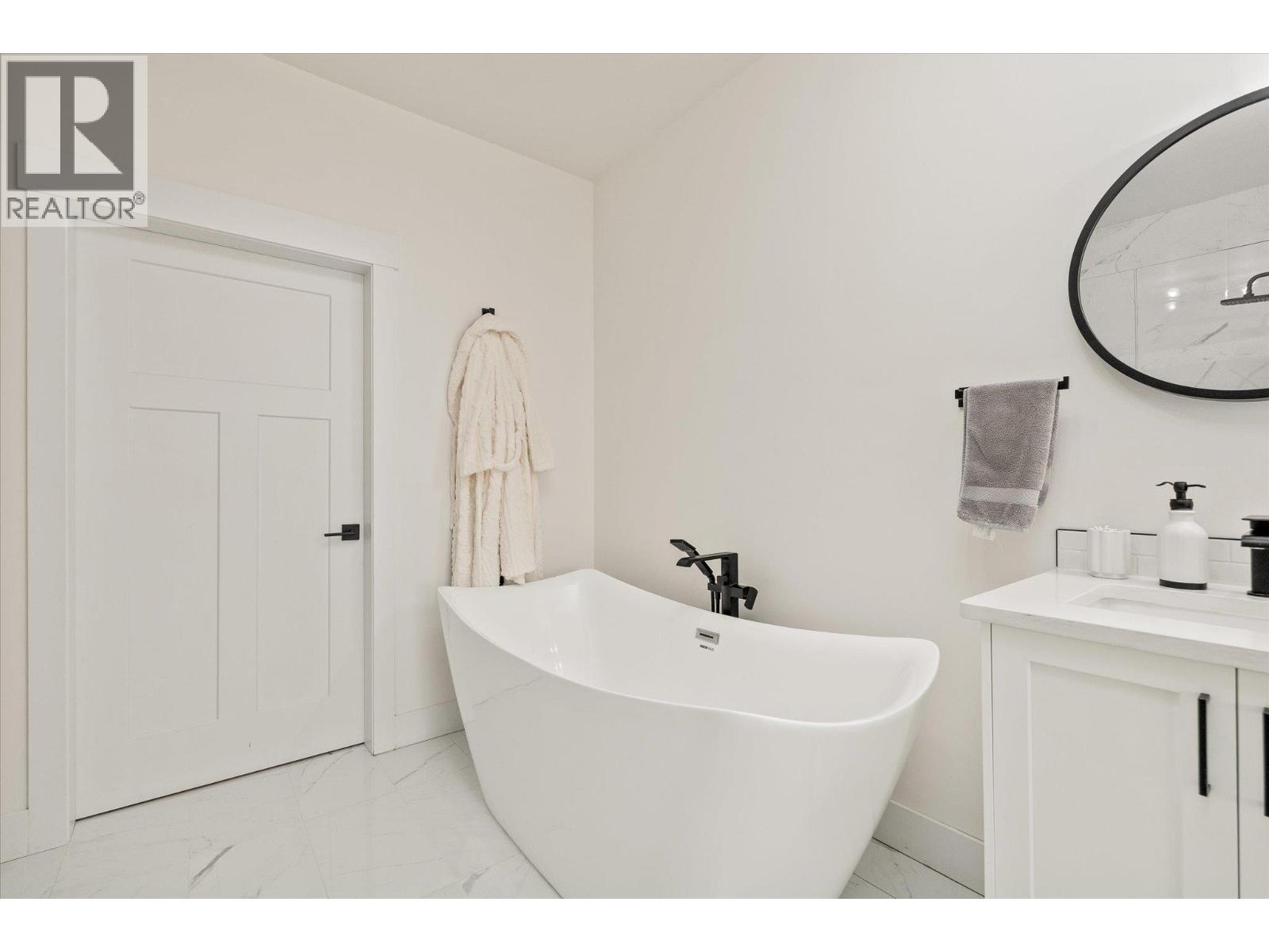 10285 Beacon Hill Drive, Lake Country, British Columbia  V4V 0A9 - Photo 21 - 10389055