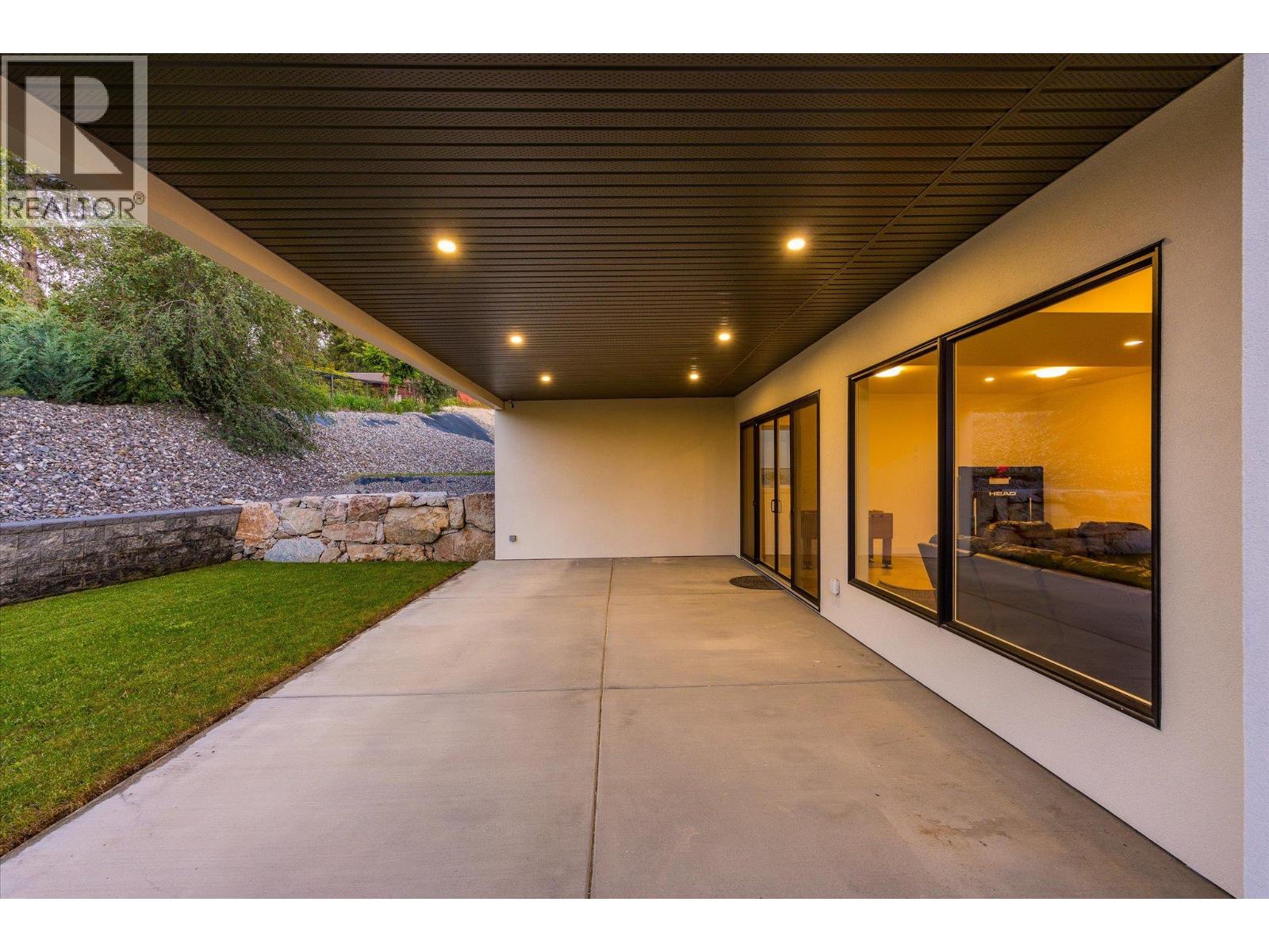10285 Beacon Hill Drive, Lake Country, British Columbia  V4V 0A9 - Photo 40 - 10389055