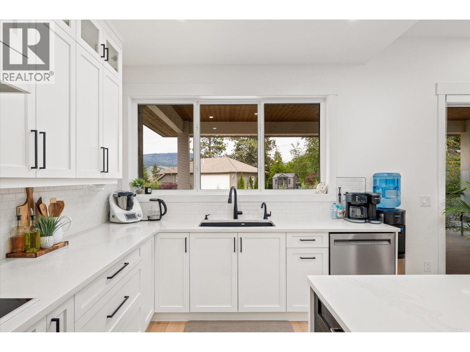 10285 Beacon Hill Drive, Lake Country, British Columbia  V4V 0A9 - Photo 6 - 10389055