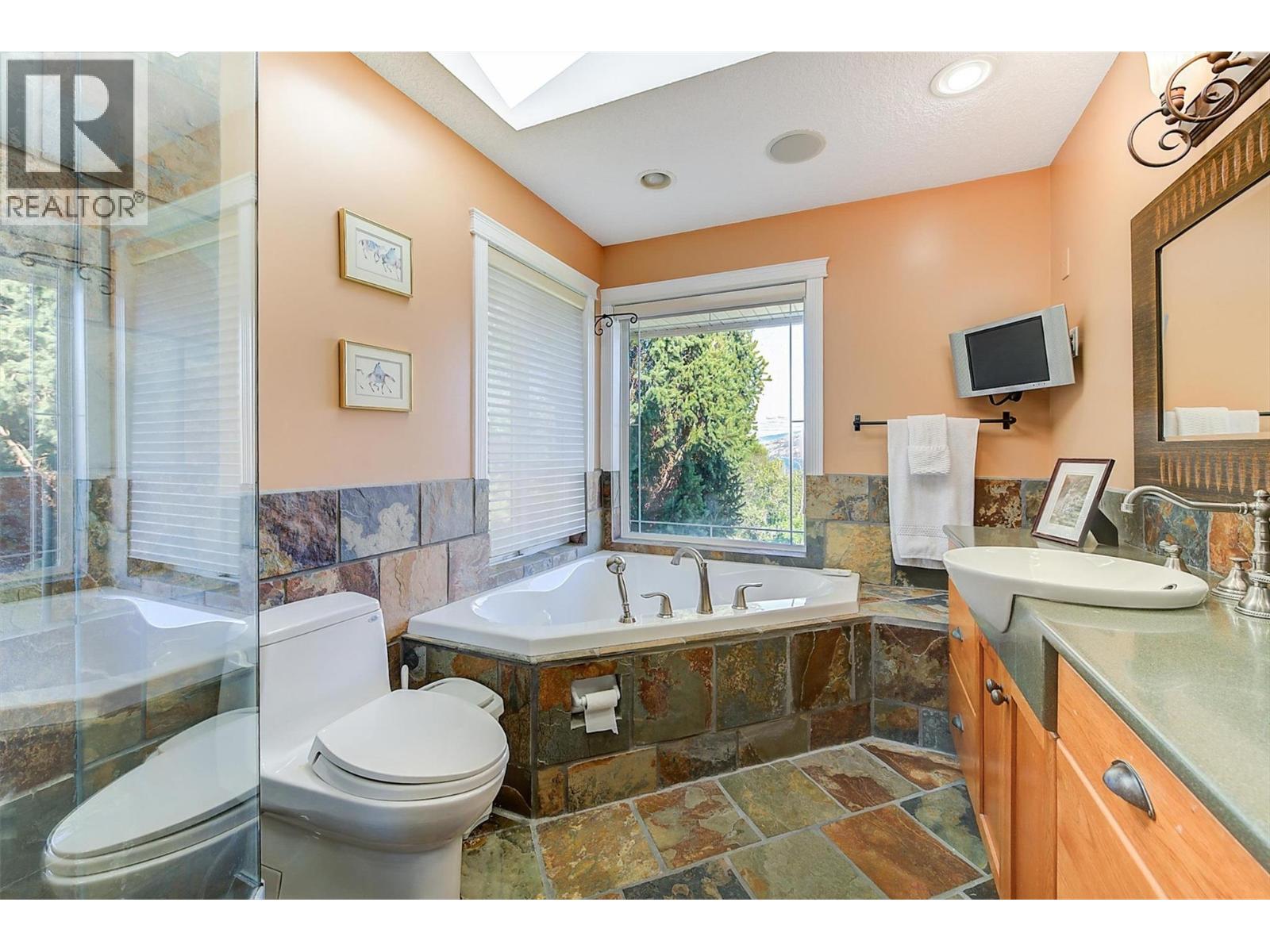 6101 Lipsett Avenue, Peachland, British Columbia  V0H 1X7 - Photo 47 - 10389543