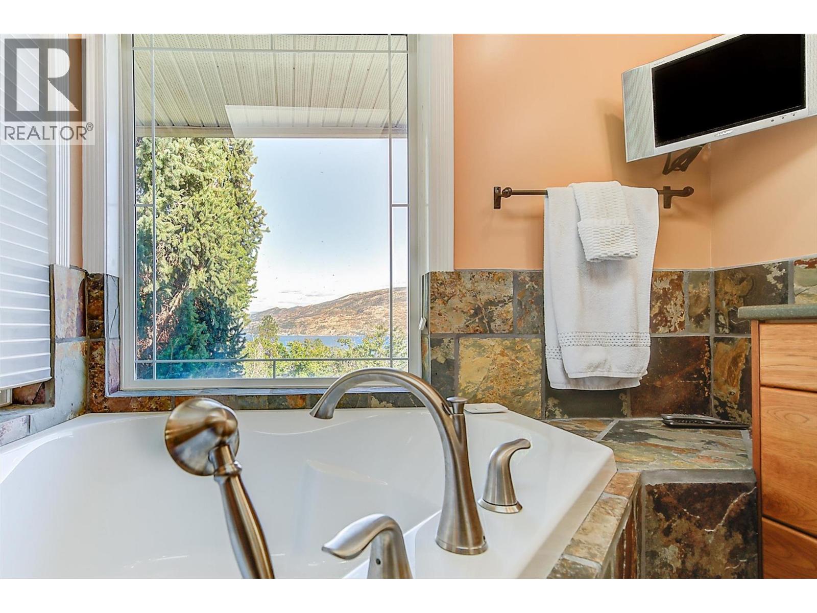 6101 Lipsett Avenue, Peachland, British Columbia  V0H 1X7 - Photo 48 - 10389543