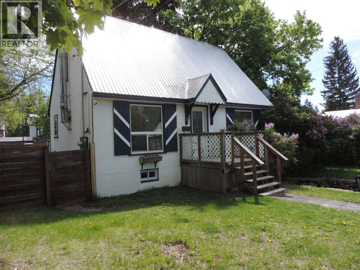 623 6th Avenue, Kimberley, British Columbia  V1A 2V8 - Photo 1 - 10389553