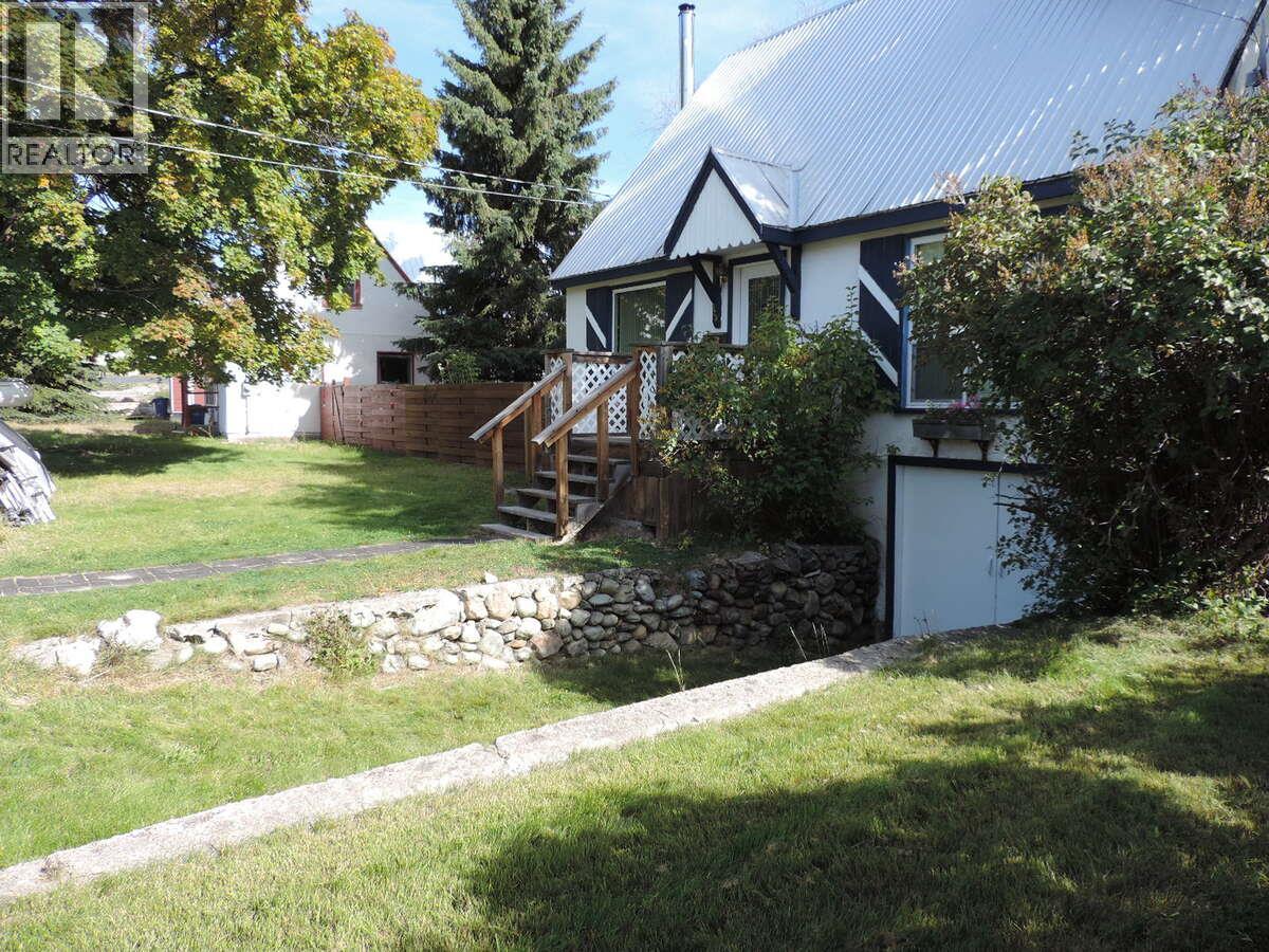 623 6th Avenue, Kimberley, British Columbia  V1A 2V8 - Photo 2 - 10389553