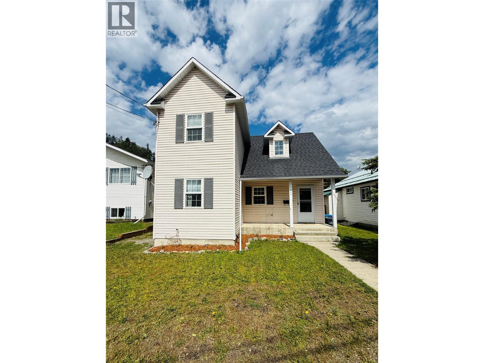 323 Green Street, Kimberley, British Columbia  V1A 2M9 - Photo 2 - 10386959