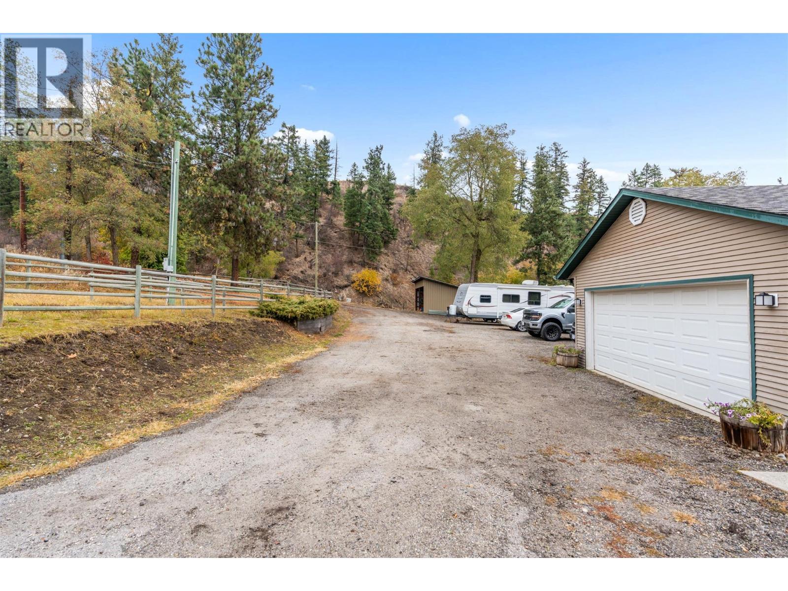 4666 Grandview Flats Road N, Spallumcheen, British Columbia  V4Y 0P7 - Photo 2 - 10388799