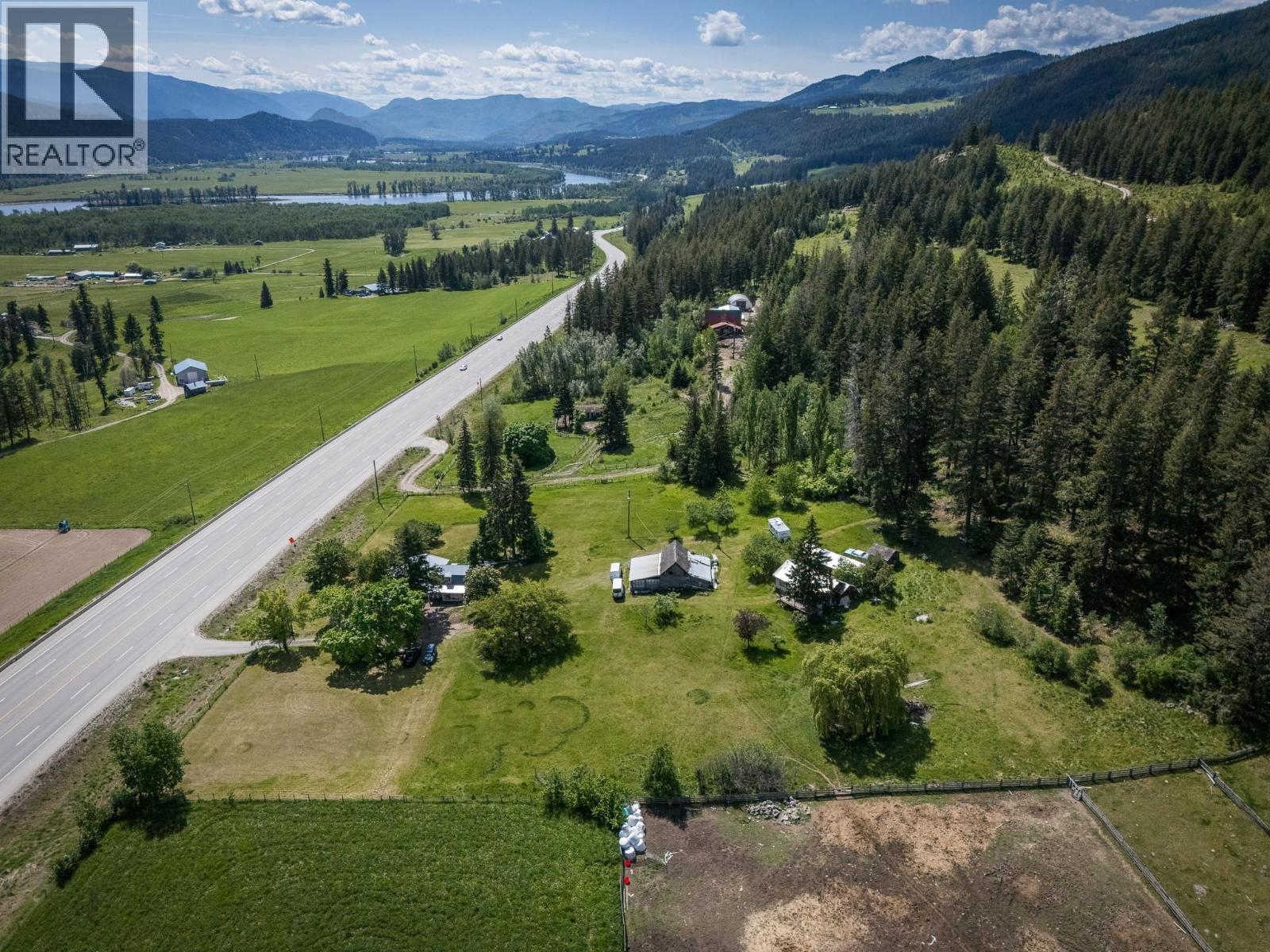 6721 Yellowhead Highway S, Barriere, British Columbia  V0E 1E0 - Photo 2 - 10388010
