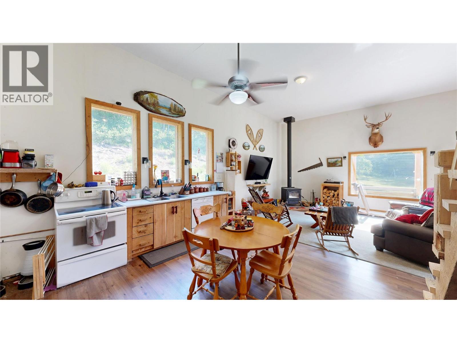 5055 95 Highway, Castledale, British Columbia  V0A 1J0 - Photo 8 - 10389588