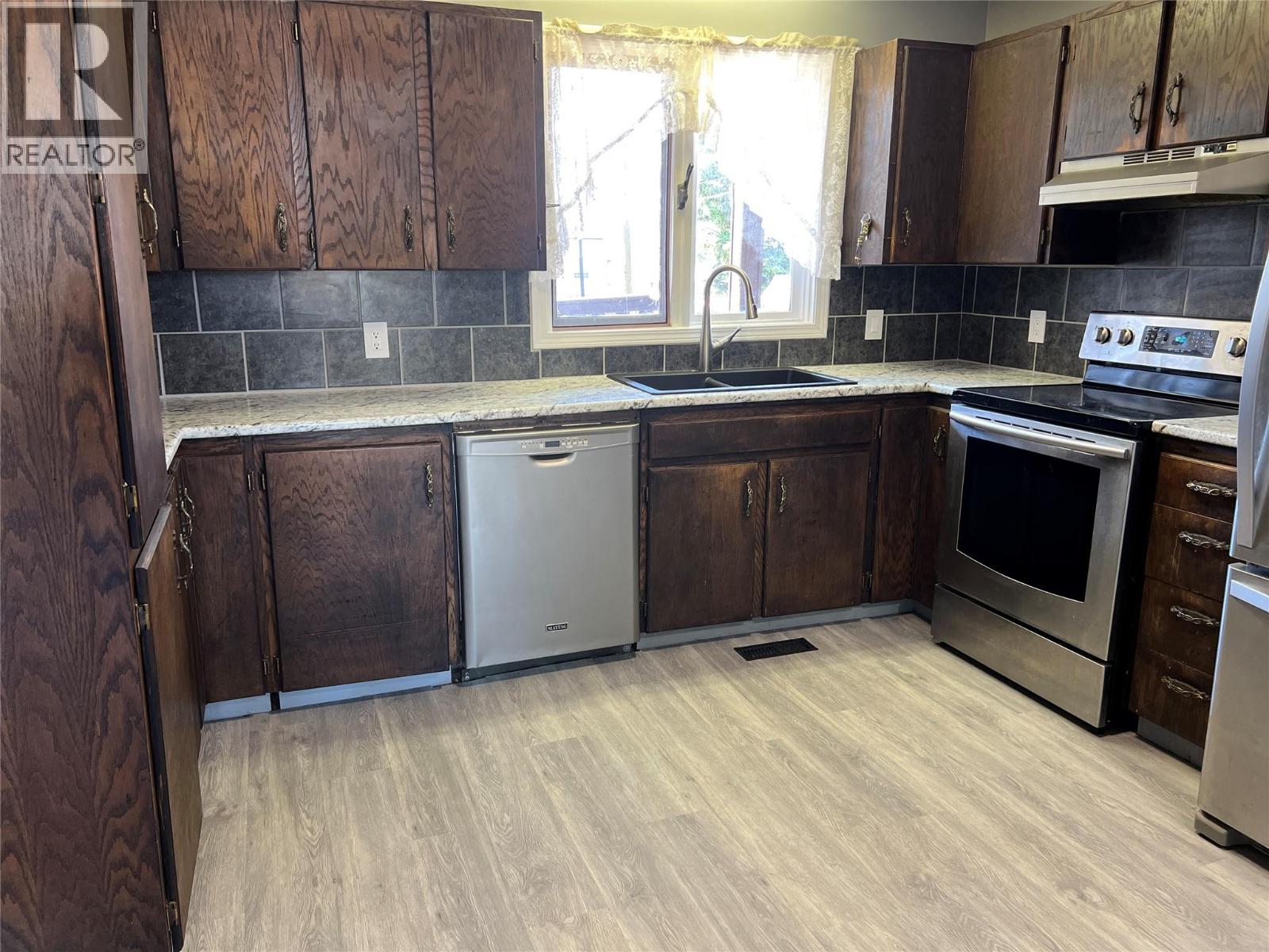 505 97a Avenue, Dawson Creek, British Columbia  V1G 1P9 - Photo 6 - 10389638