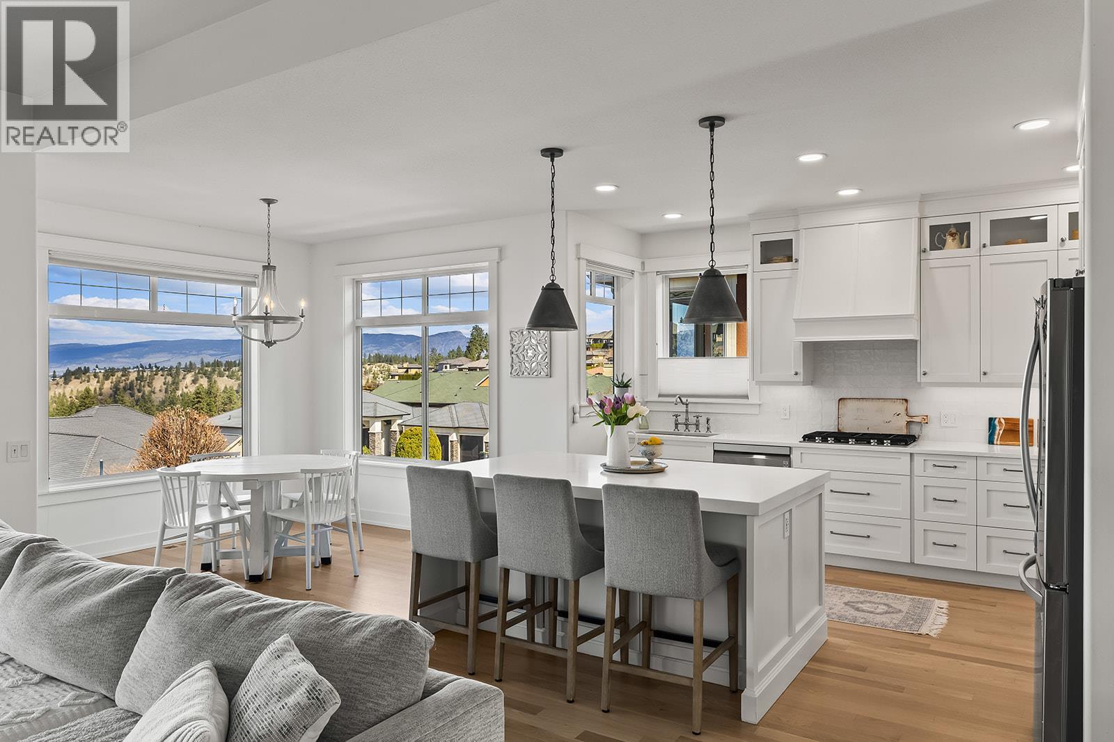 629 Almandine Court, Kelowna, British Columbia  V1W 4Z5 - Photo 6 - 10388247